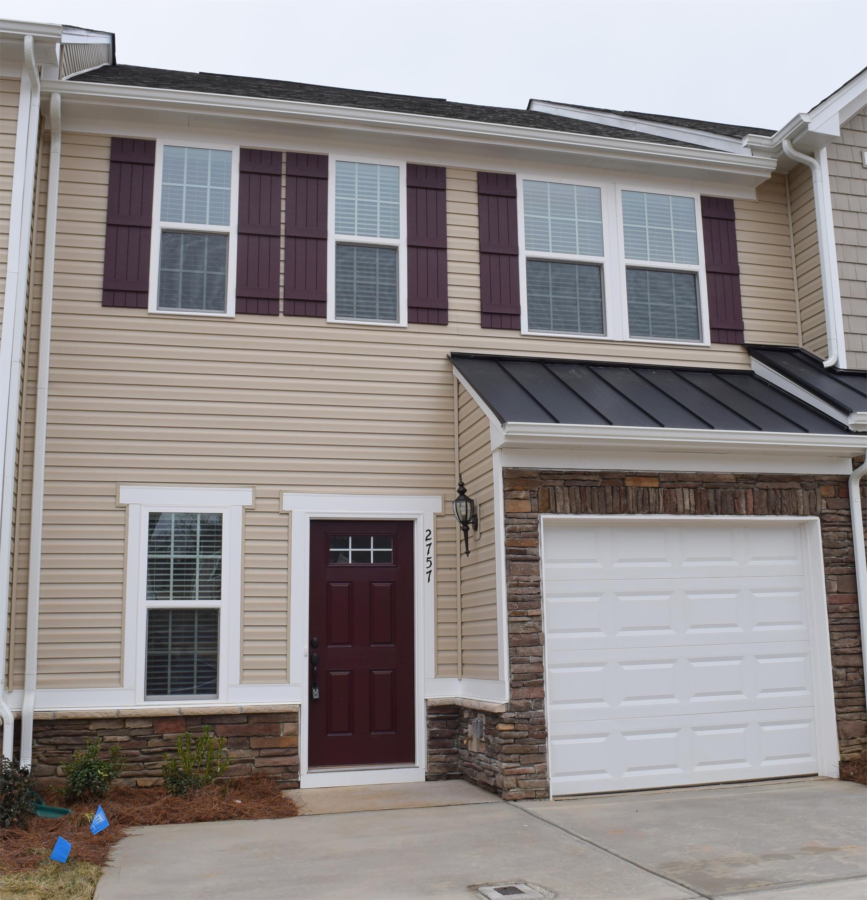 2757 Silverthorn Dr
